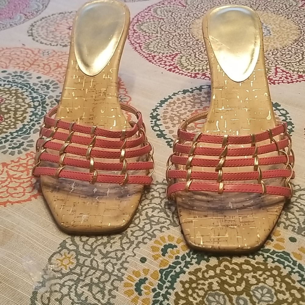 These are cute 2" backless sandals
